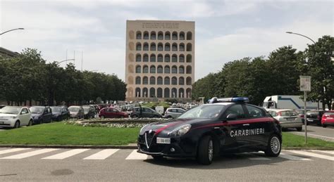 Roma, stilista di Fendi aggredito e rapinato in strada: presi due 